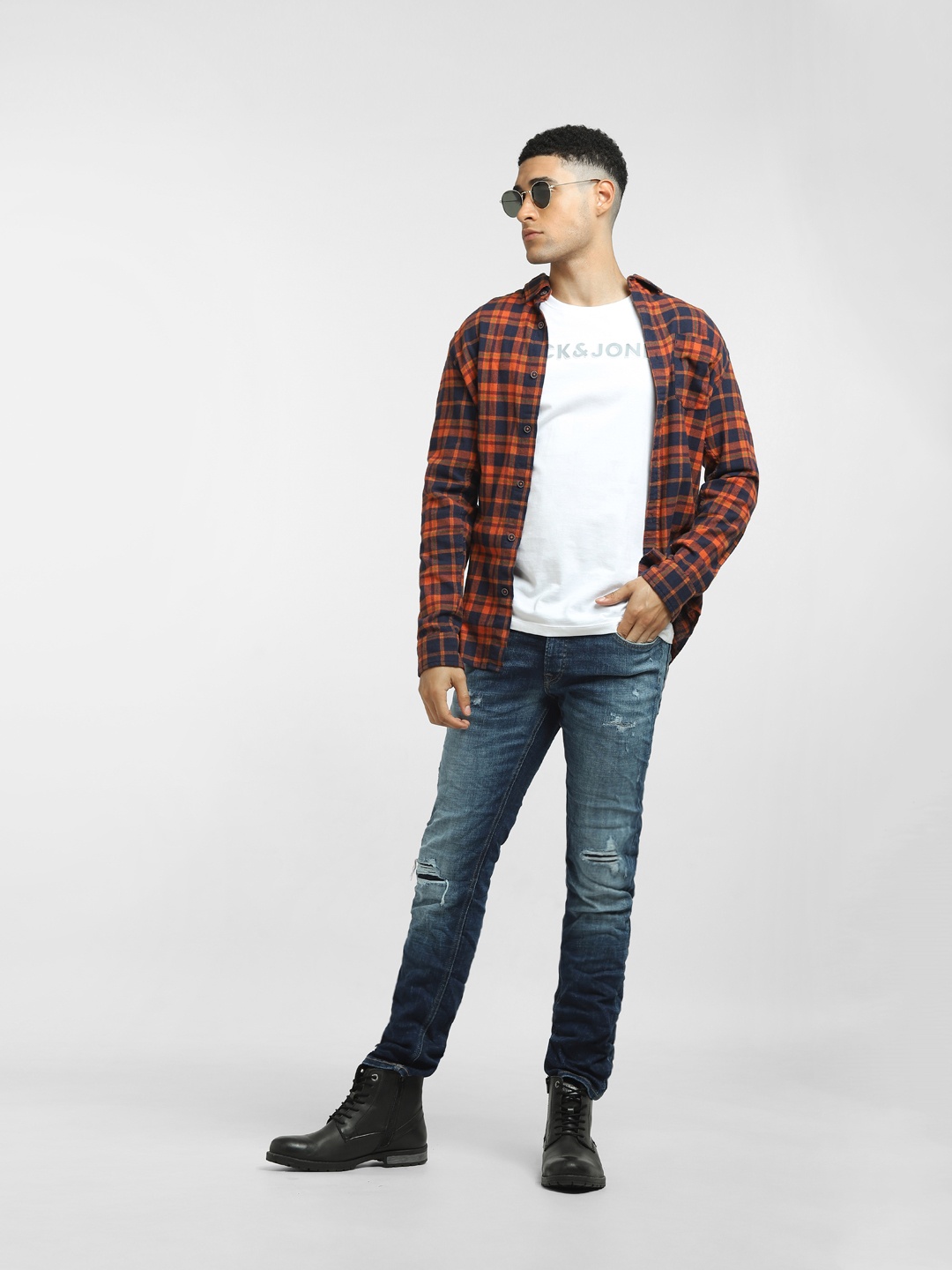 

Jack & Jones Men Blue Low-Rise Mildly Distressed Light Fade Stretchable Jeans