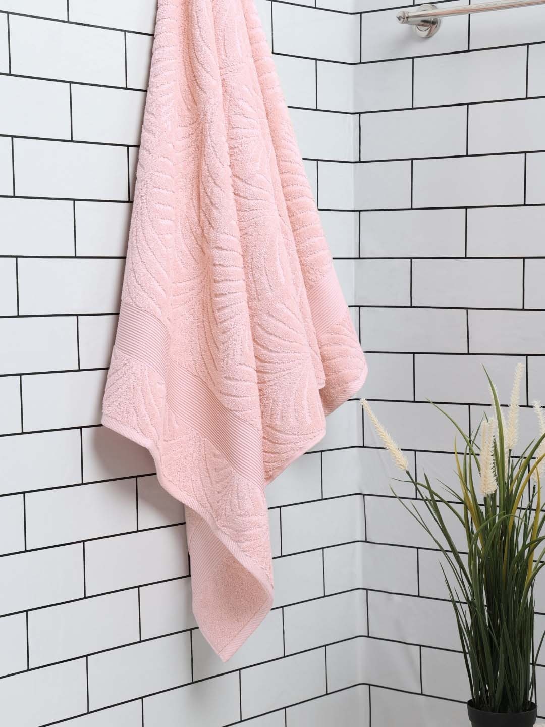 

SPACES Pink Solid Cotton 550 GSM Bath Towels