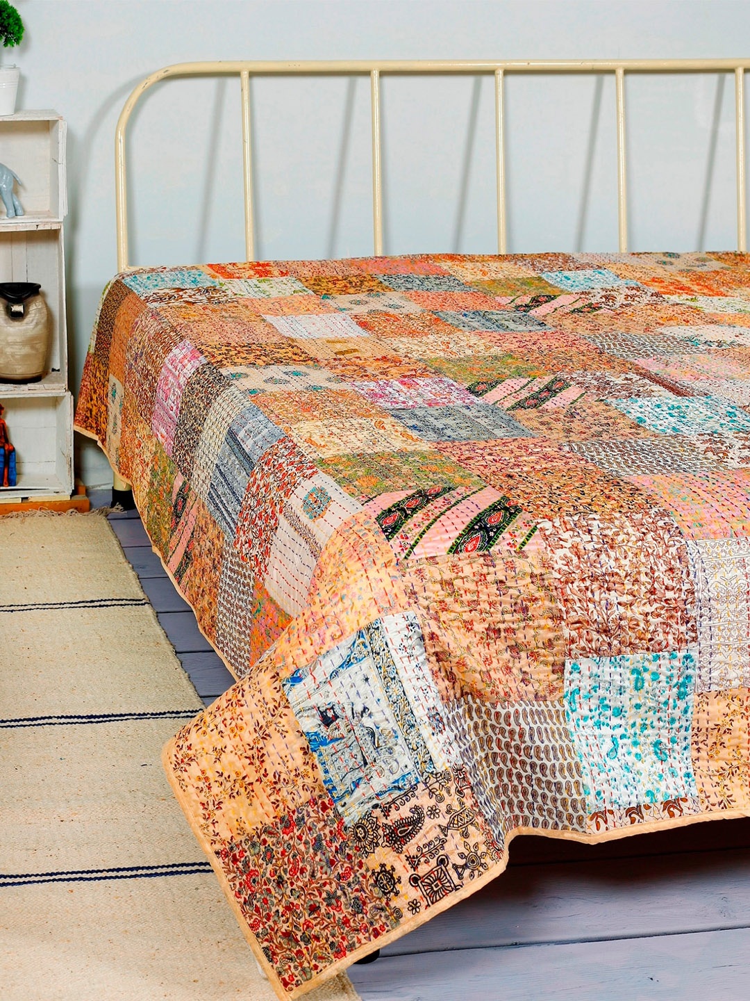 

HANDICRAFT PALACE White & Peach Printed Kantha Patchwork Silk Double Size Bed Cover