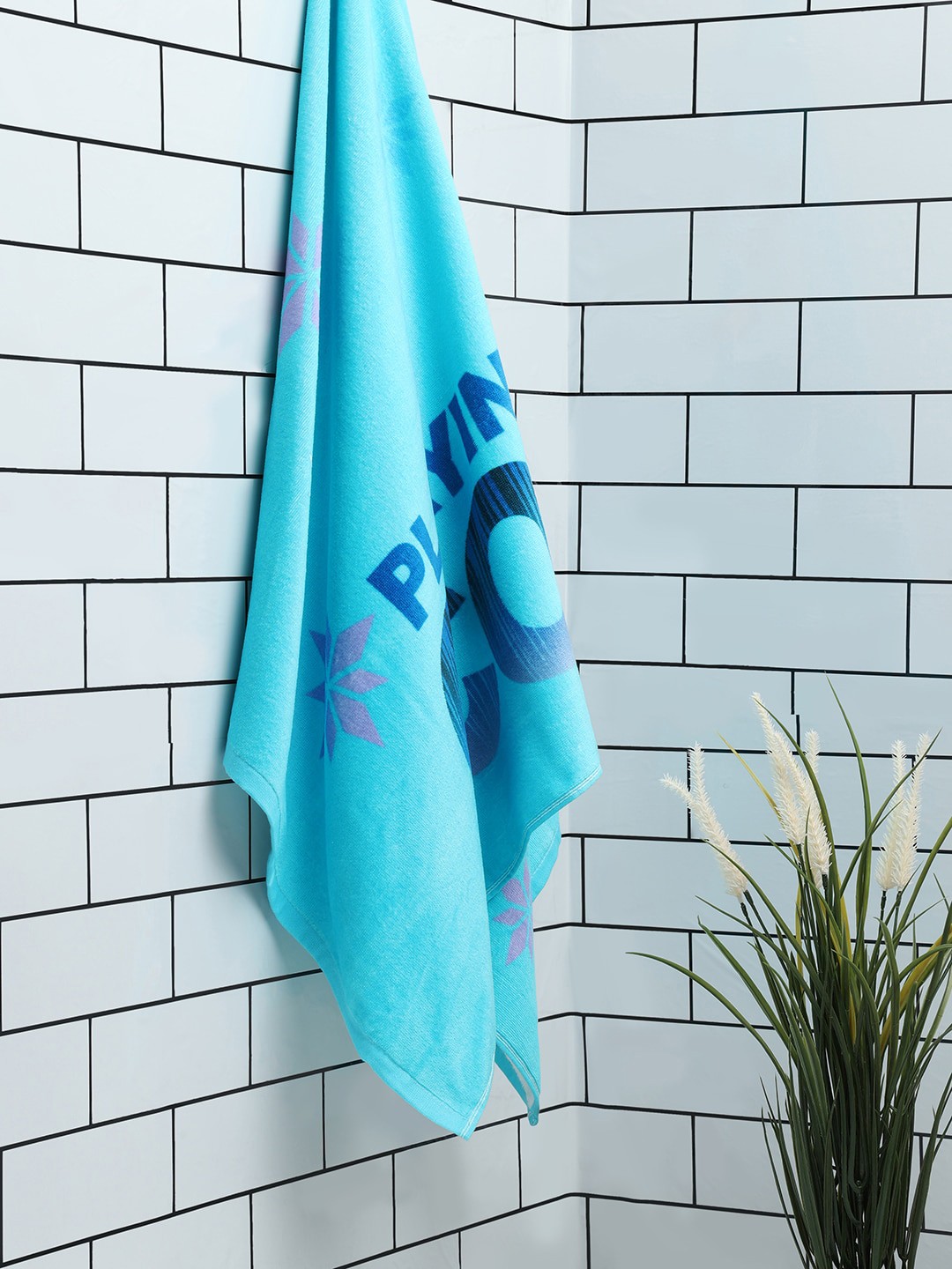 

SPACES Blue & White Disney Printed 380 GSM Cotton Bath Towel
