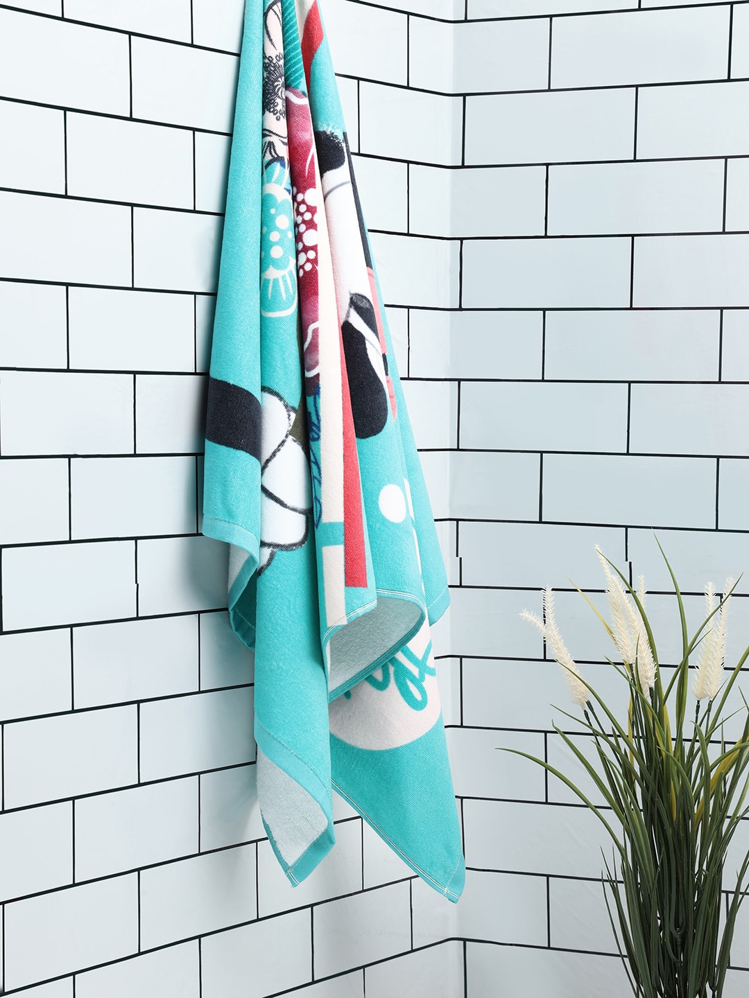 

SPACES Kids unisex Green Printed Cotton 380 GSM Bath Towels
