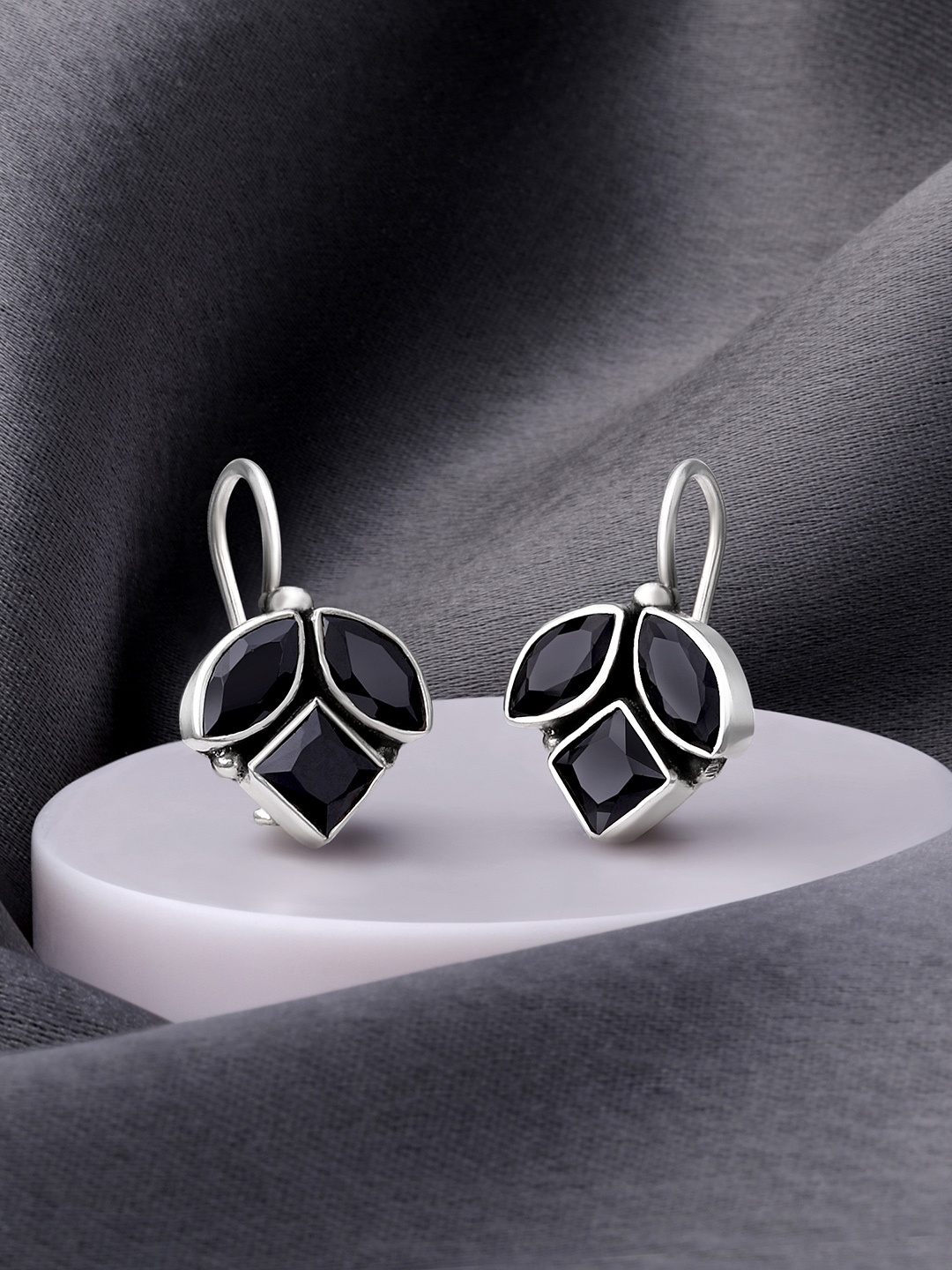

Silvora by Peora Black Leaf Shaped Drop Earrings