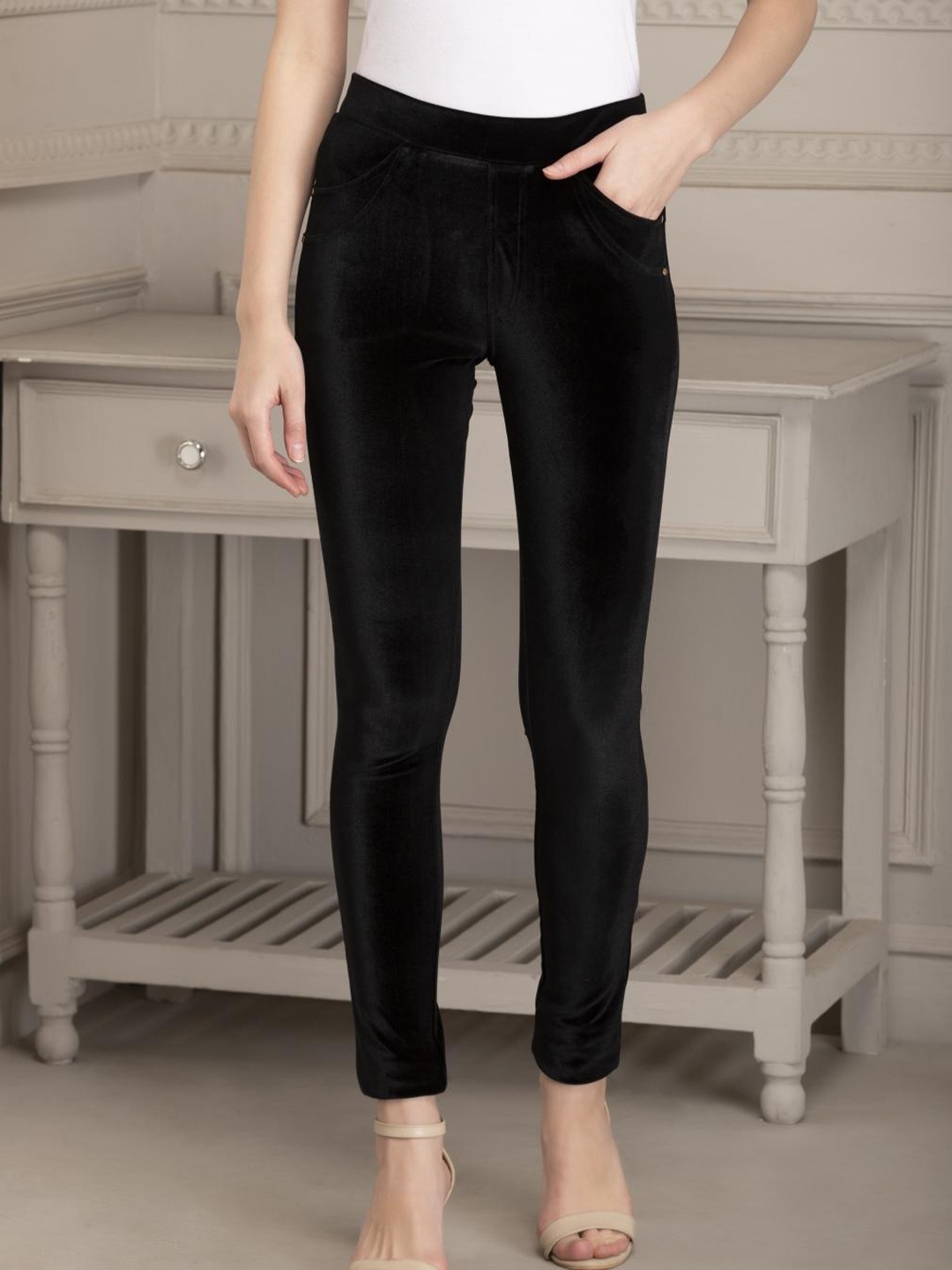 

Lakshita Women Black Solid Velvet Jegging