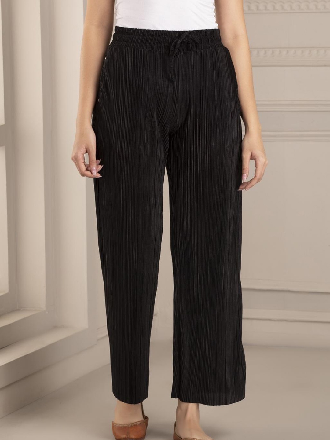 

Lakshita Women Black Relaxed Loose Fit Culottes