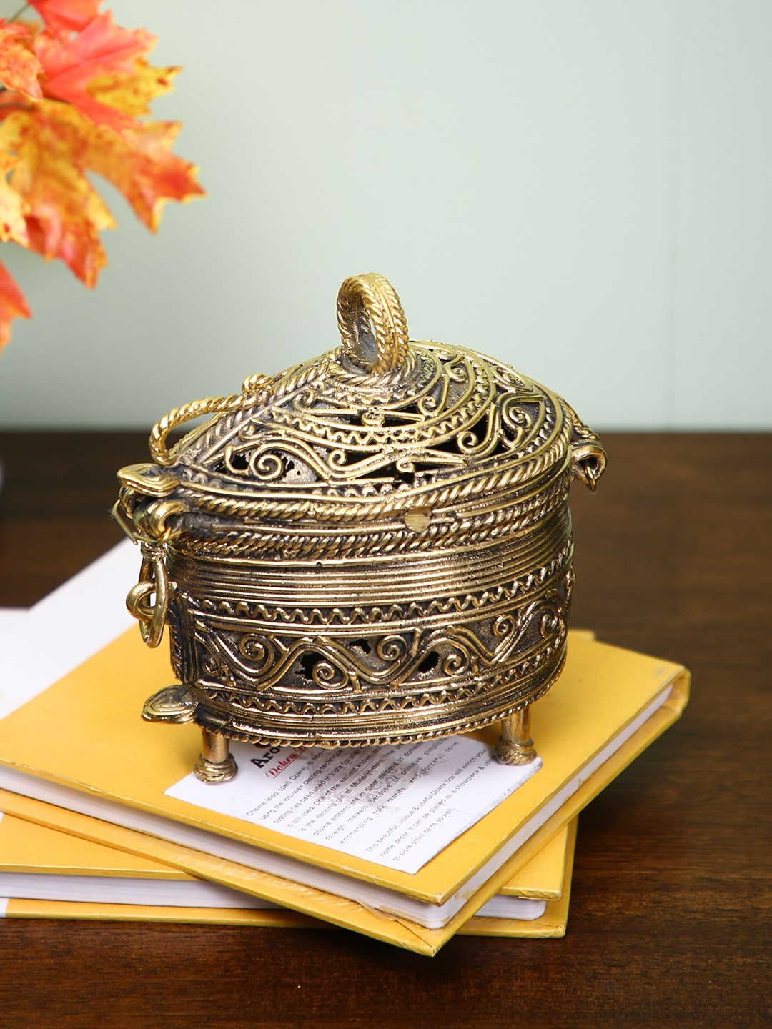 

HomeTown Unisex Gold-Toned Tirth Brass Paan Box