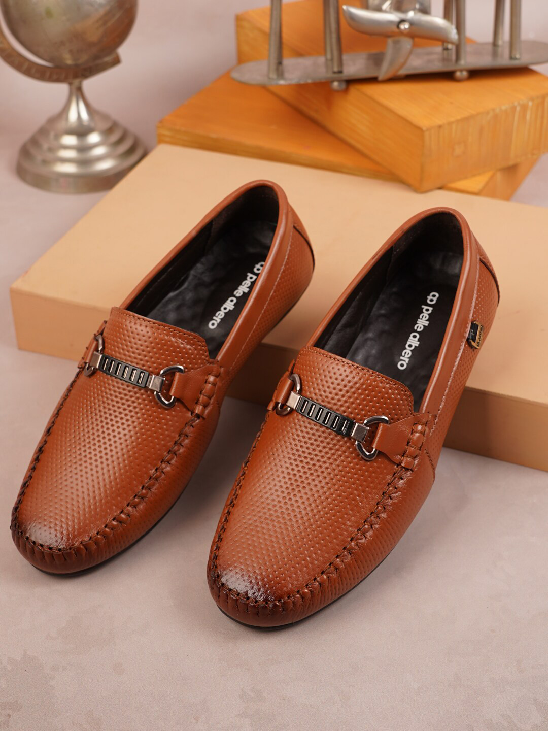 

pelle albero Men solid Tan Loafers