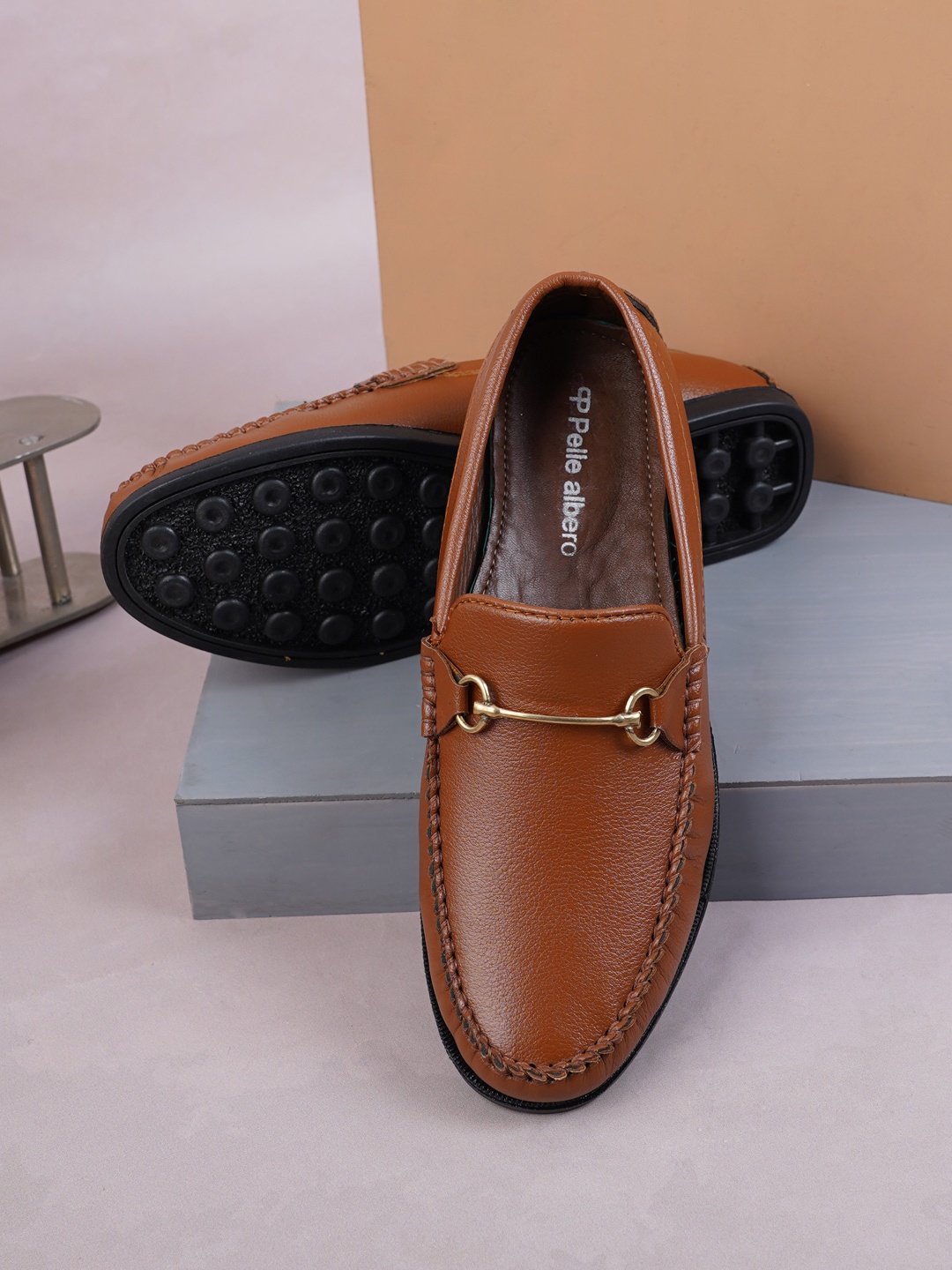 

pelle albero Men Tan Colourblocked Loafers