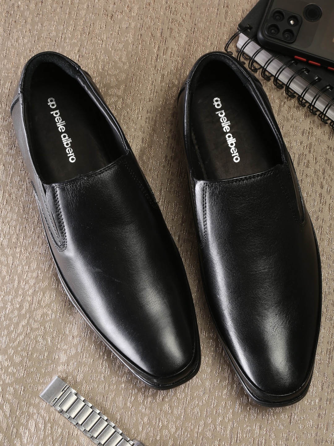 

pelle albero Men Black Solid Formal Leather Slip-on's