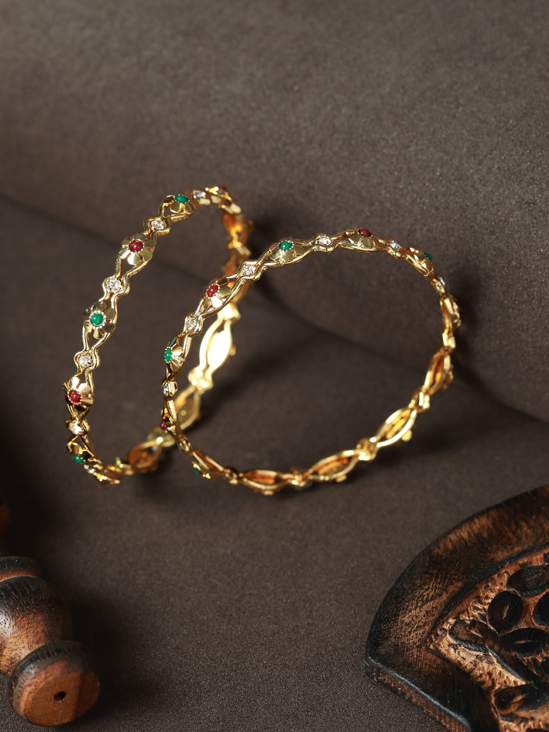 

Priyaasi Set of 4 Gold-Plated Floral Stone Studded Bangle