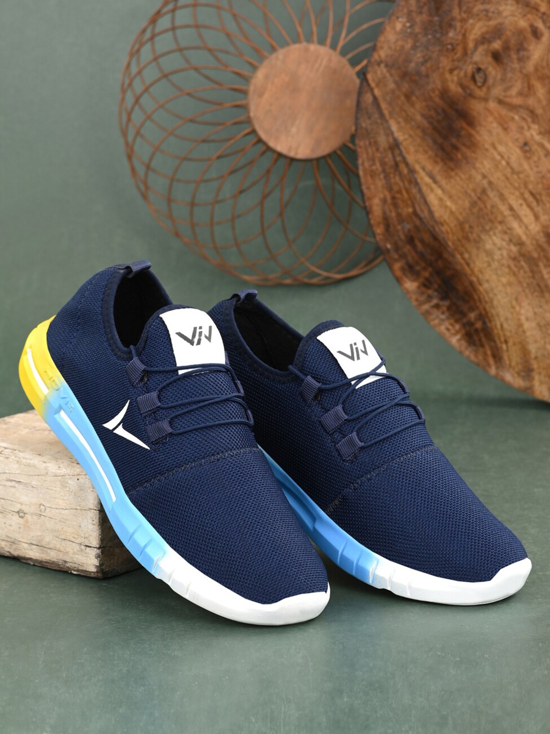 

VIV Men Blue Textured Sneakers
