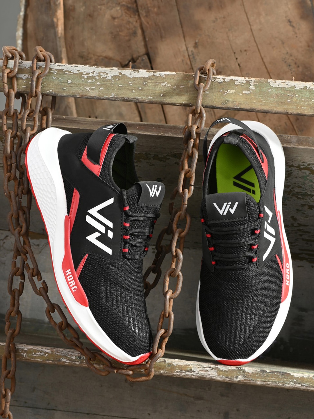 

VIV Men Black Textured Sneakers
