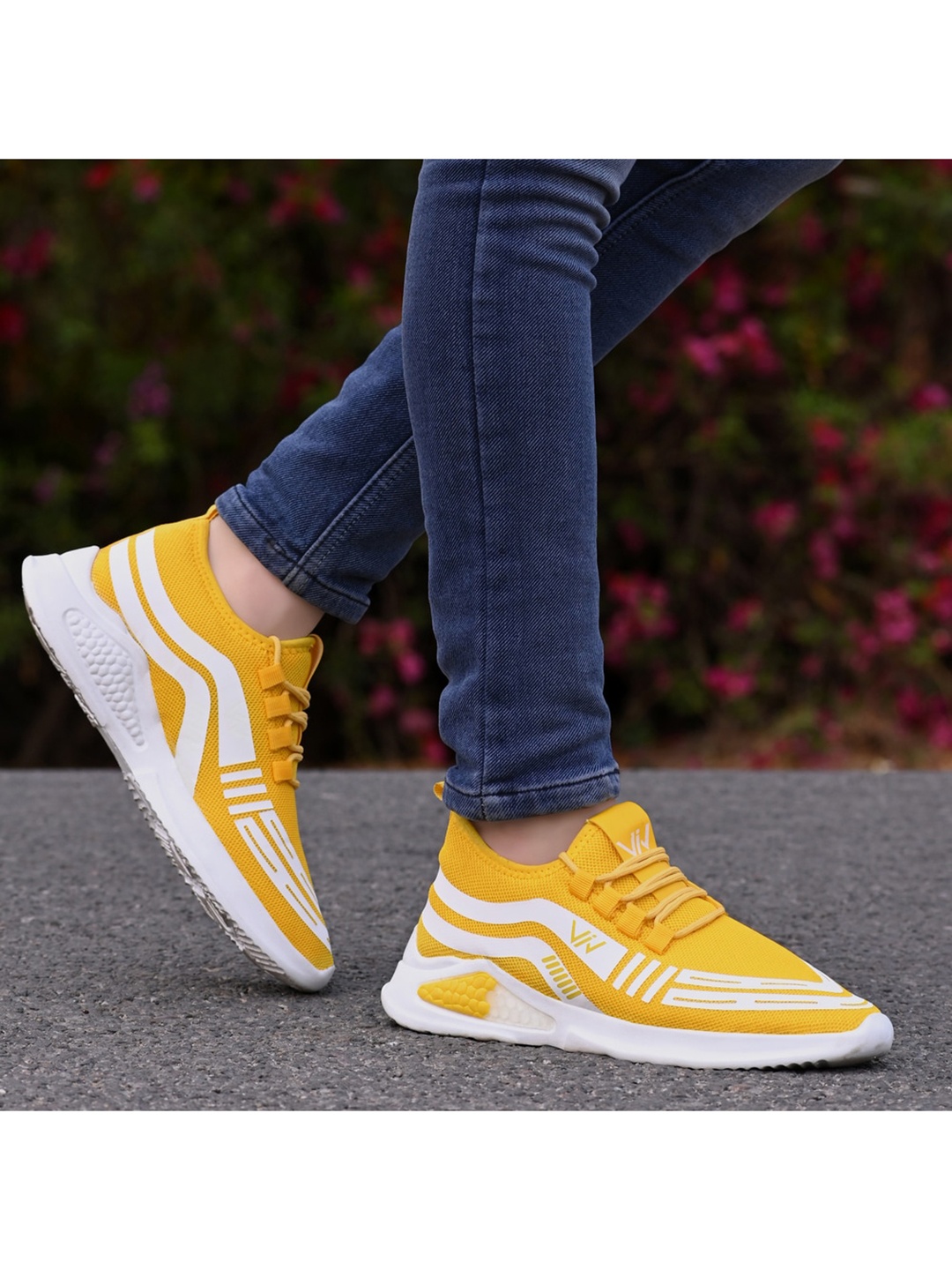 

VIV Men Yellow Colourblocked Sneakers