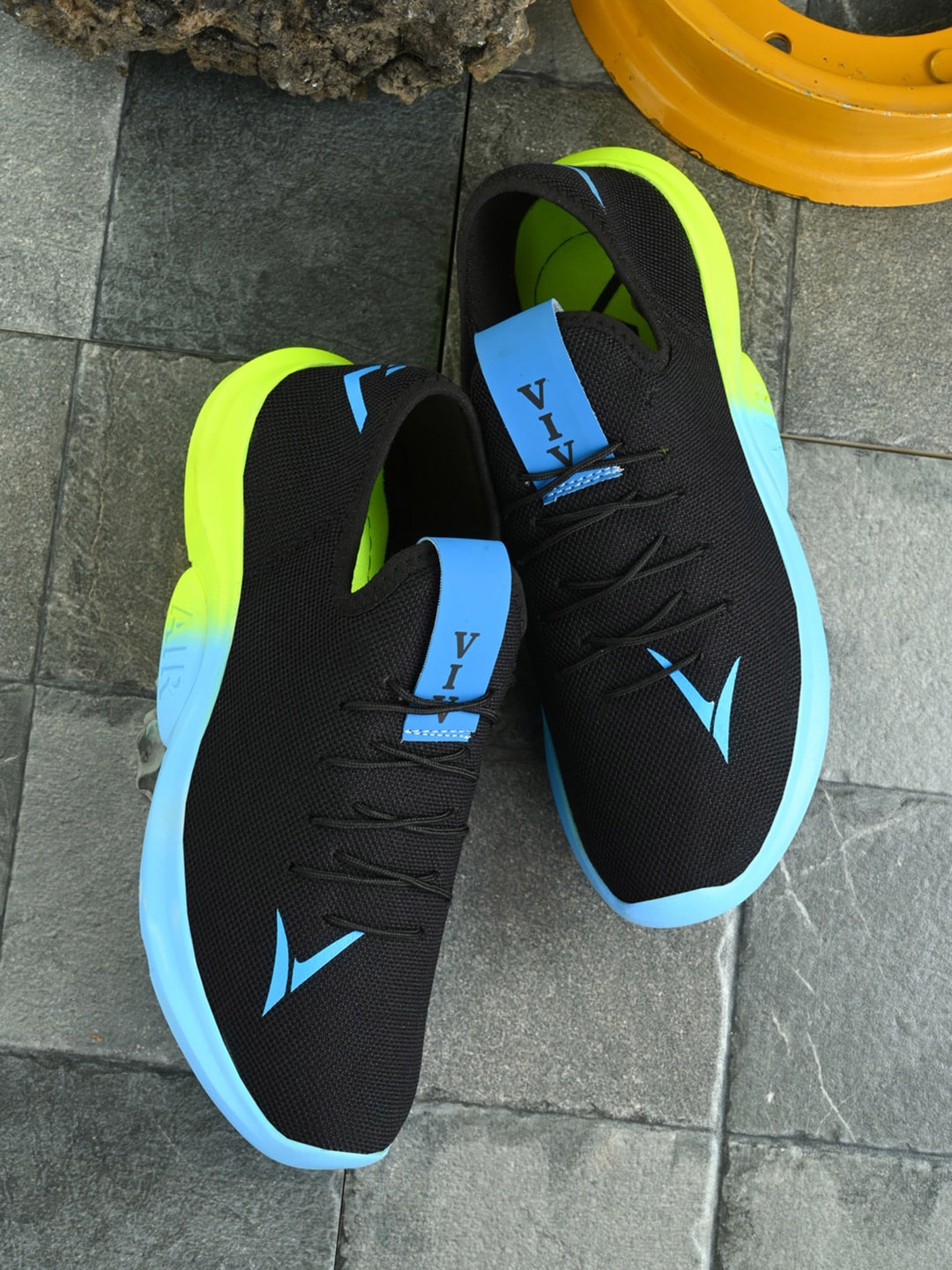 

VIV Men Black Printed Sneakers