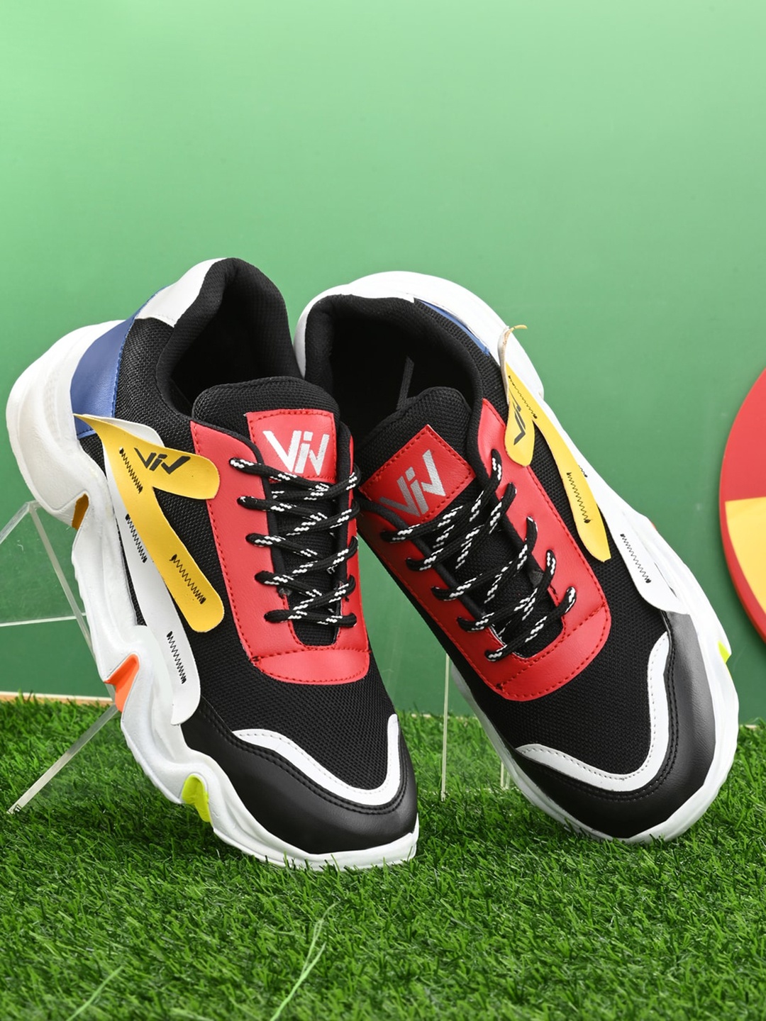 

VIV Men Black & White Colourblocked Sneakers