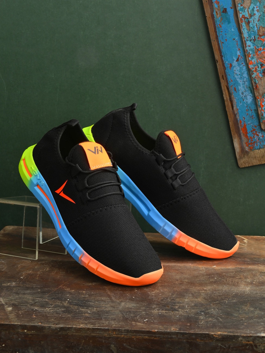 

VIV Men Black Contrast Sole Casual Sneakers