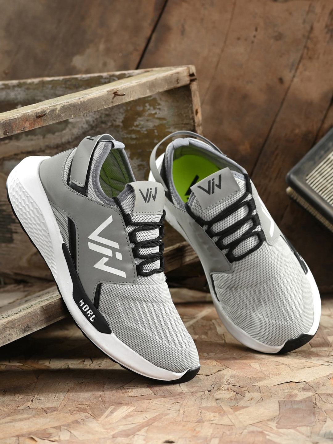 

VIV Men Grey Printed Sneakers