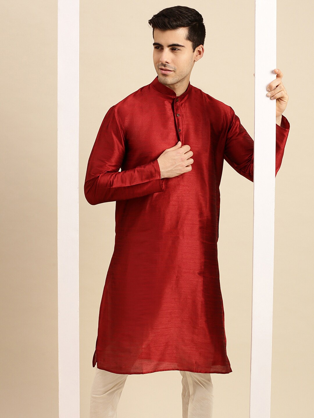

Sanwara Men Red Solid Straight Kurta