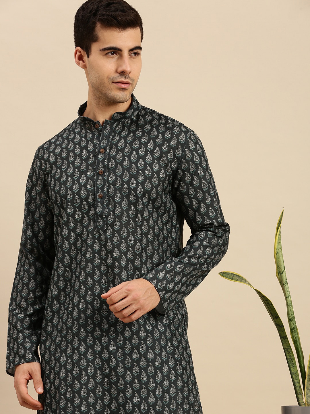 

Sanwara Men Green Ethnic Motifs Pure Cotton Kurta with Pyjama