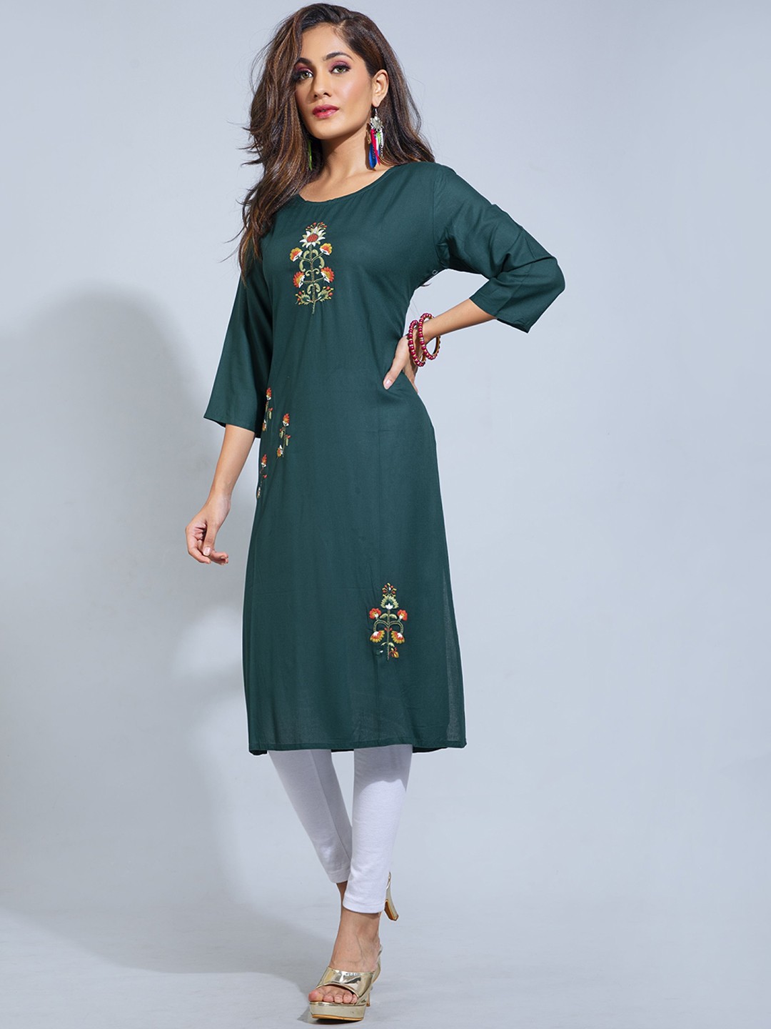 

POONAM DESIGNER Women Green Geometric Embroidered Thread Work Kurta