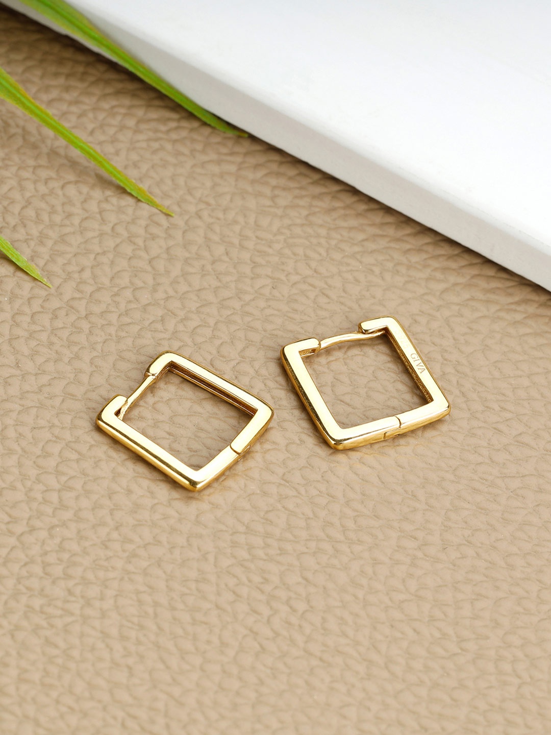 

GIVA 925 Sterling Silver 18K Gold Plated Square Hoop Earrings