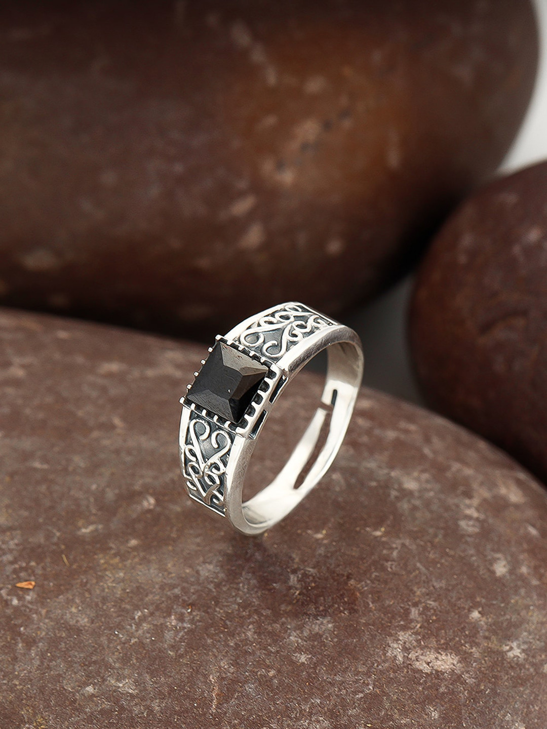 

GIVA Men 925 Sterling Silver Rhodium Plated Black Stone Adjustable Ring