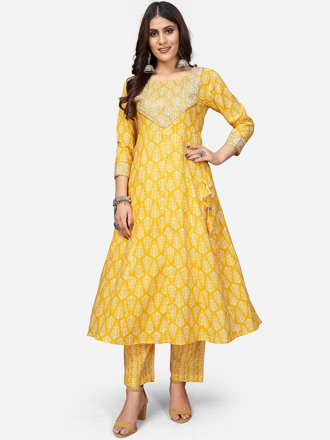 

Vbuyz Women Yellow Ethnic Motifs Printed Gotta Patti Anarkali Kurta