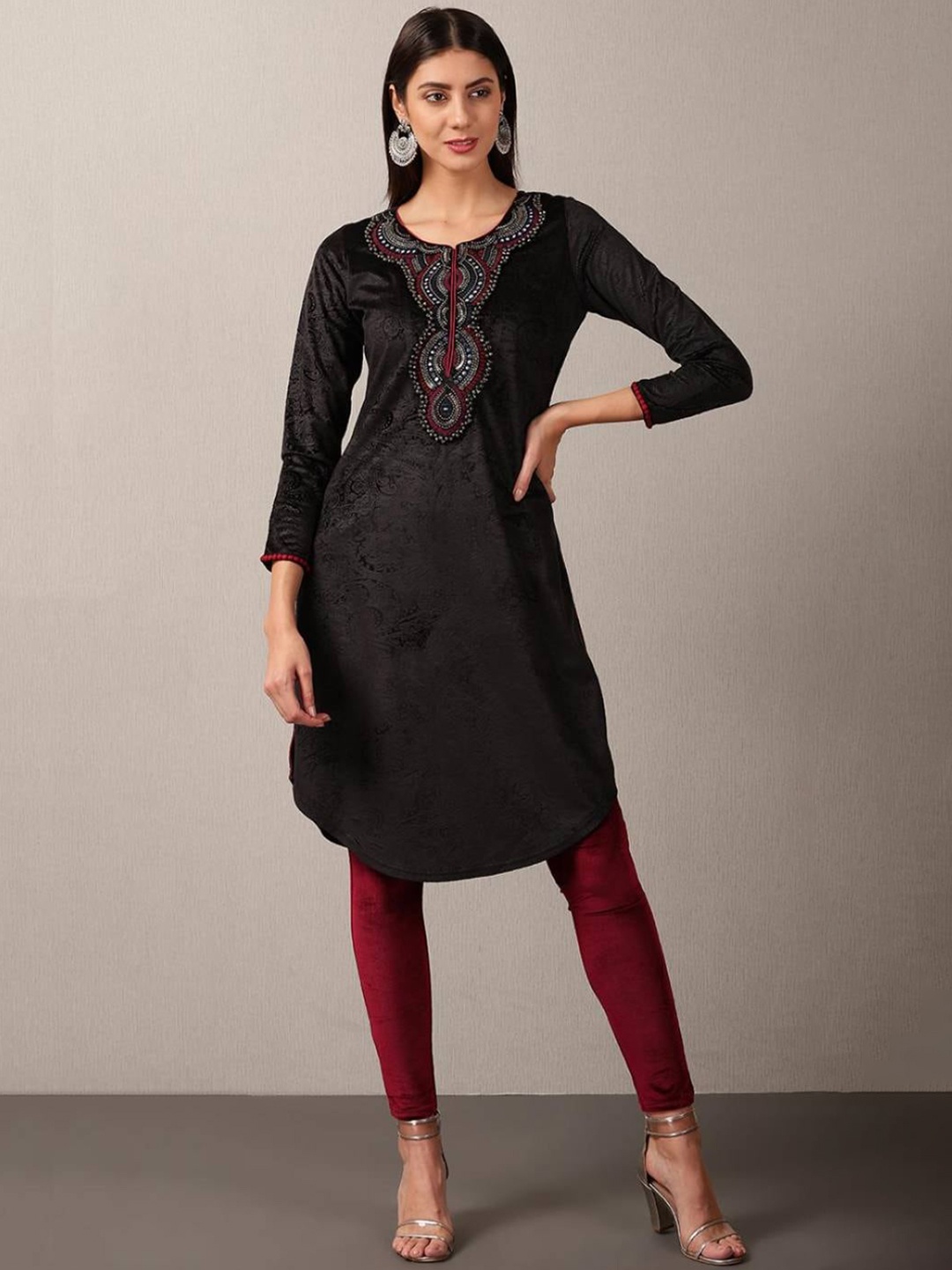 

Lakshita Women Black Ethnic Motifs Embellished Kurta