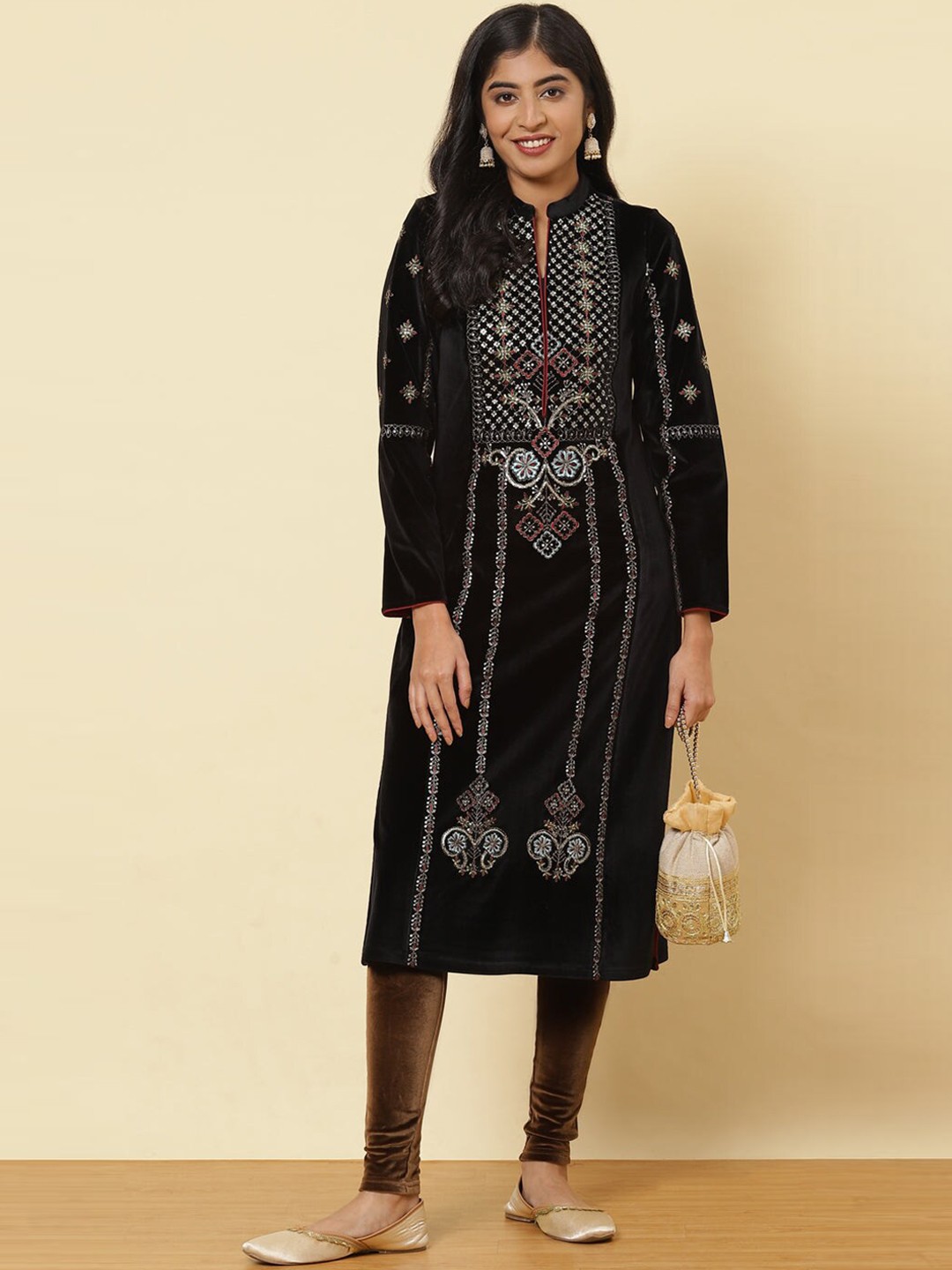 

Lakshita Women Black Ethnic Motifs Embroidered Velvet Kurta