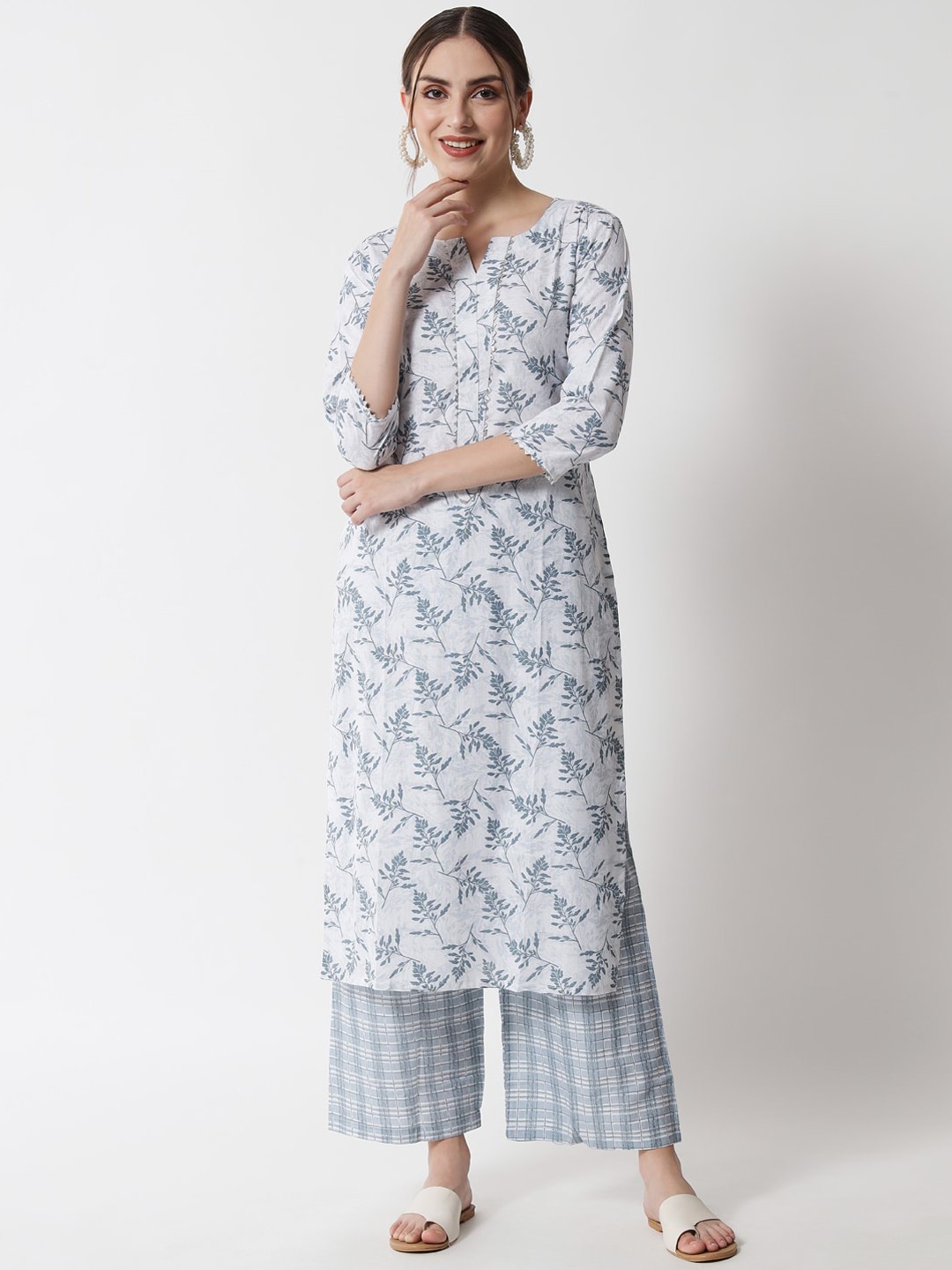 

VAANI CREATION Women Grey Floral Printed Pure Cotton Kurti with Palazzos