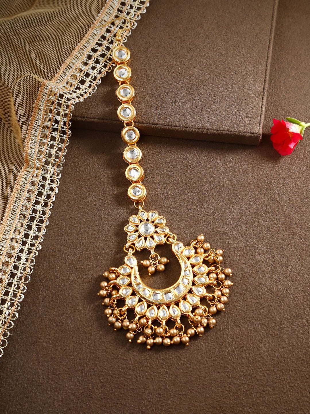 

Bamboo Tree Jewels Gold-Plated Off-White Kundan-Studded & Beaded Maang Tikka
