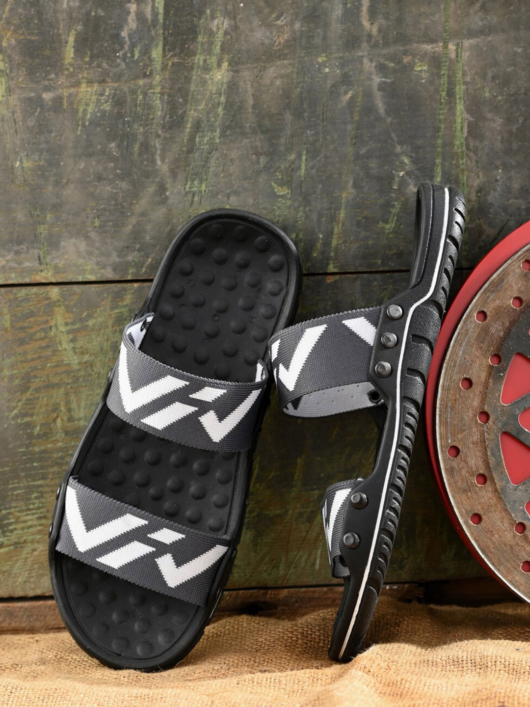 

VIV Men Grey & White Sliders