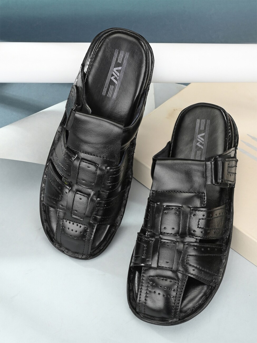 

VIV Men Black Fisherman Sandals