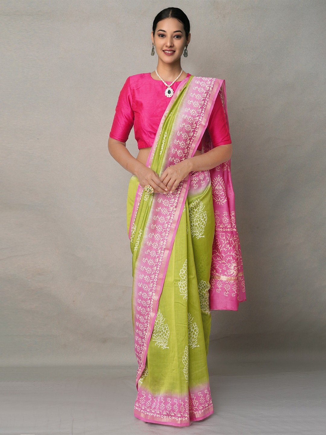 

Unnati Silks Green & Pink Ethnic Motifs Silk Blend Baluchari Saree