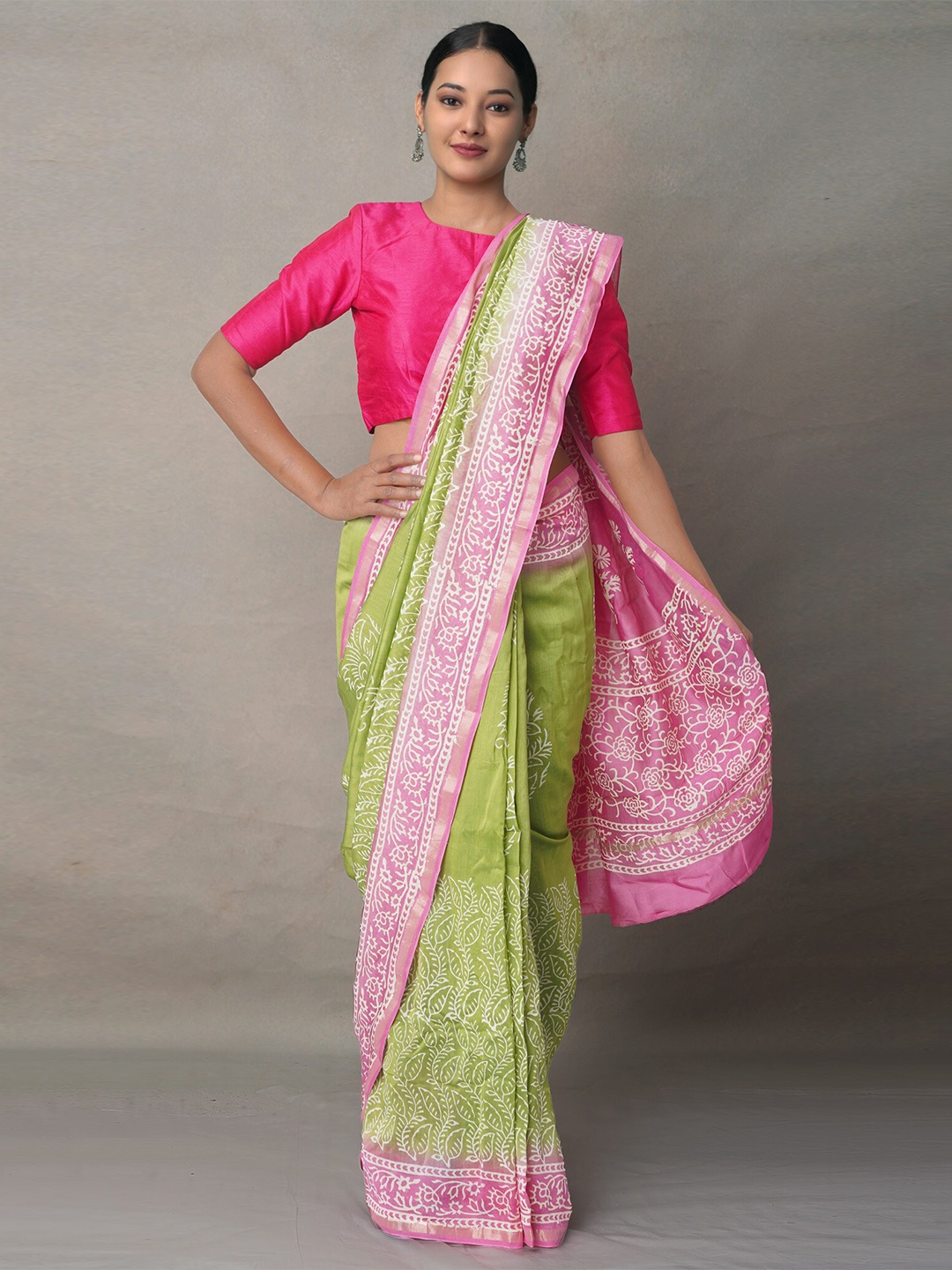 

Unnati Silks Green & Pink Ethnic Motifs Silk Blend Baluchari Saree