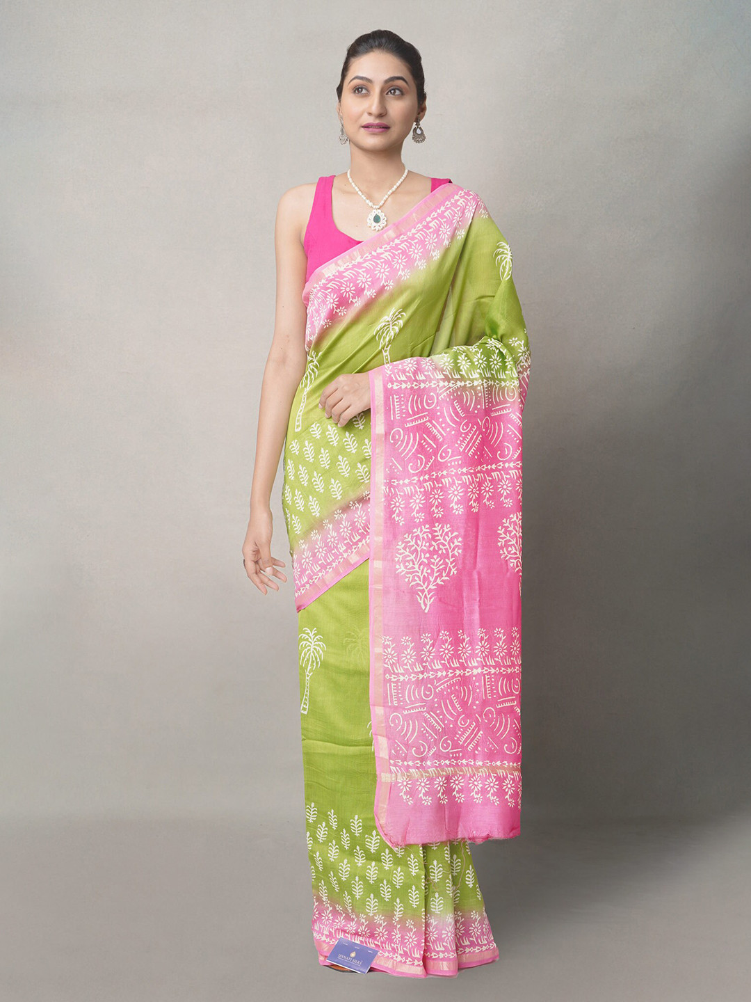 

Unnati Silks Green & Pink Ethnic Motifs Silk Blend Baluchari Saree