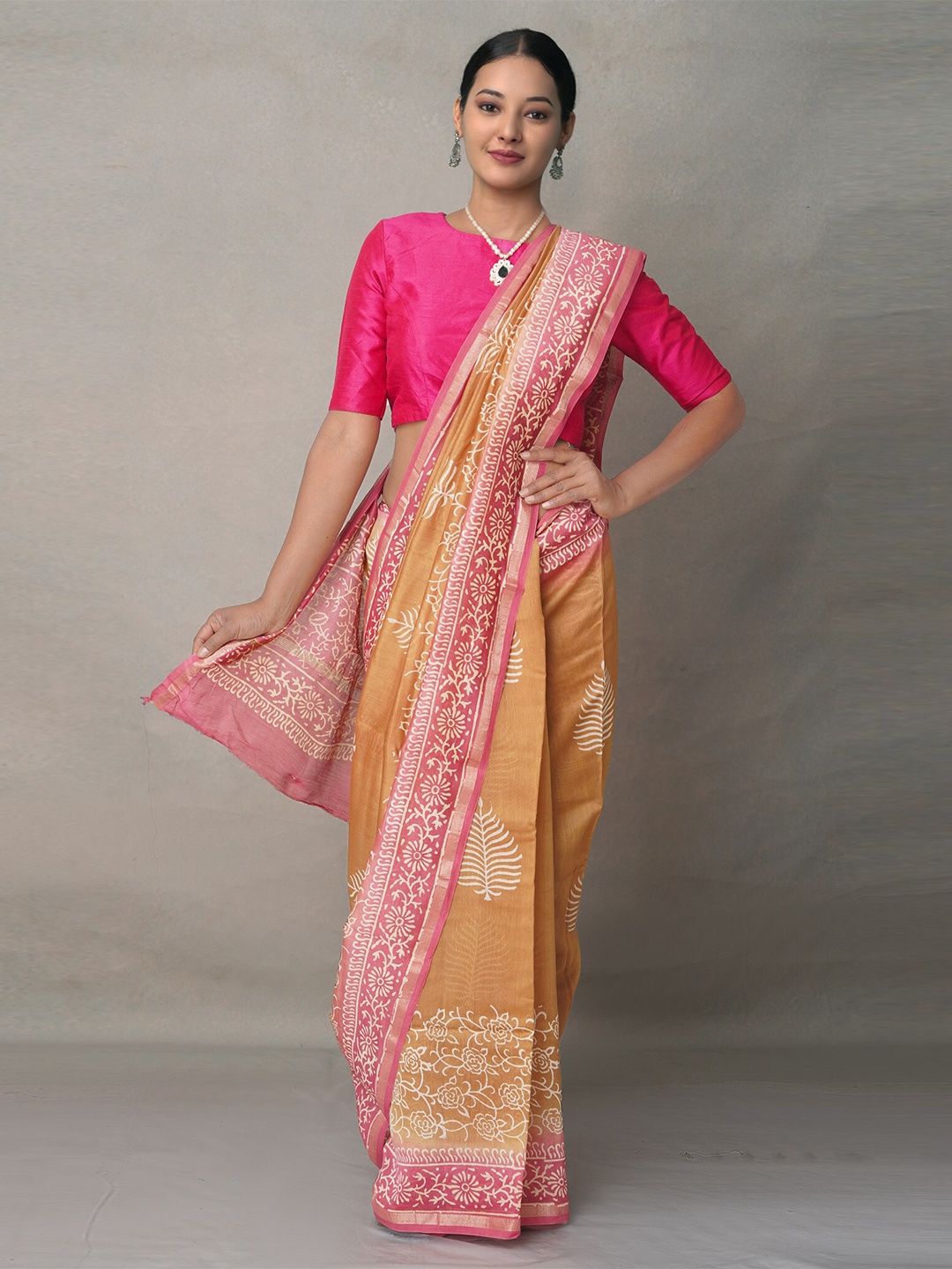 

Unnati Silks Brown & Pink Ethnic Motifs Silk Blend Baluchari Saree