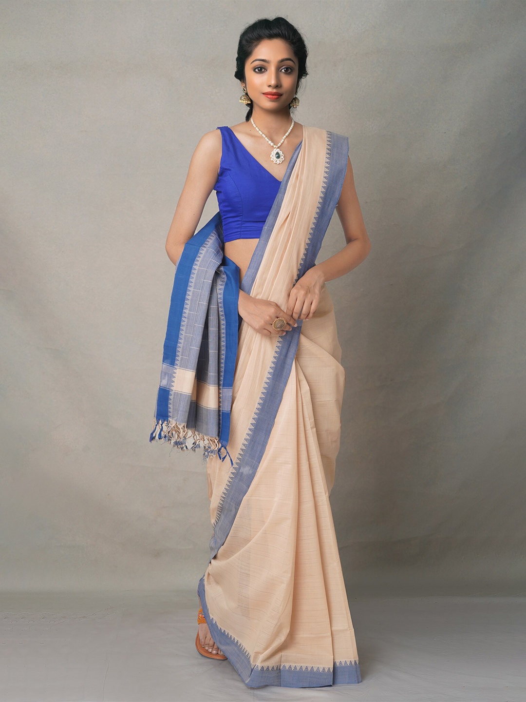 

Unnati Silks Cream-Coloured & Blue Colourblocked Pure Cotton Chettinad Saree