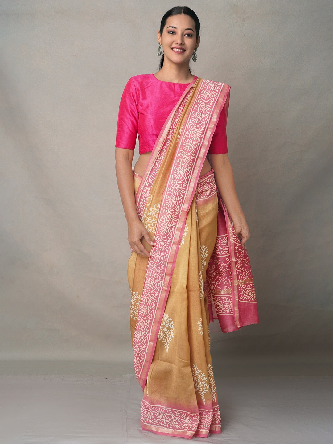 

Unnati Silks Gold-Toned & Pink Ethnic Motifs Silk Blend Baluchari Saree