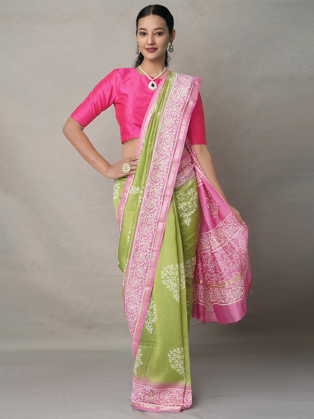 

Unnati Silks Green & Pink Ethnic Motifs Silk Blend Baluchari Saree