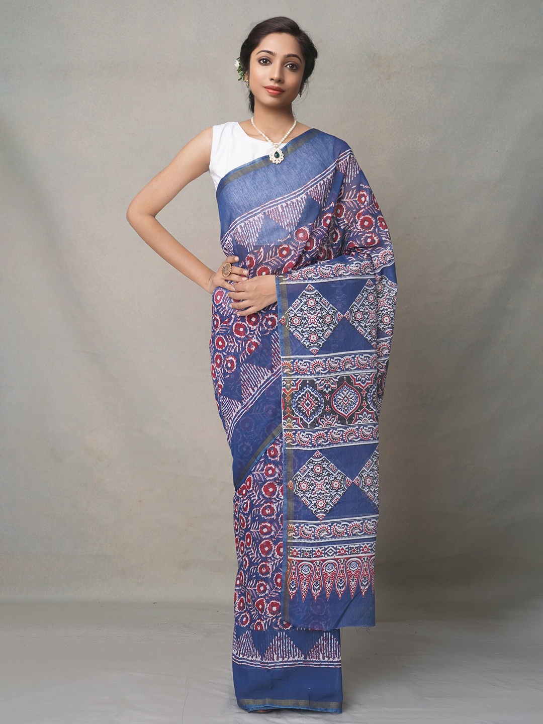 

Unnati Silks Women Blue & Red Dabu Silk Cotton Chanderi Saree