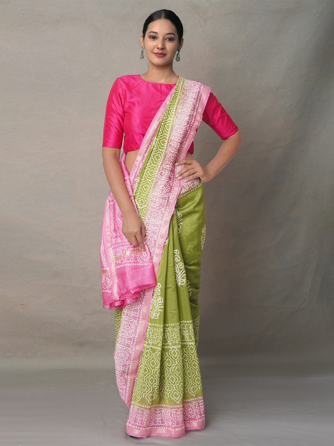 

Unnati Silks Green & Pink Ethnic Motifs Silk Blend Baluchari Saree