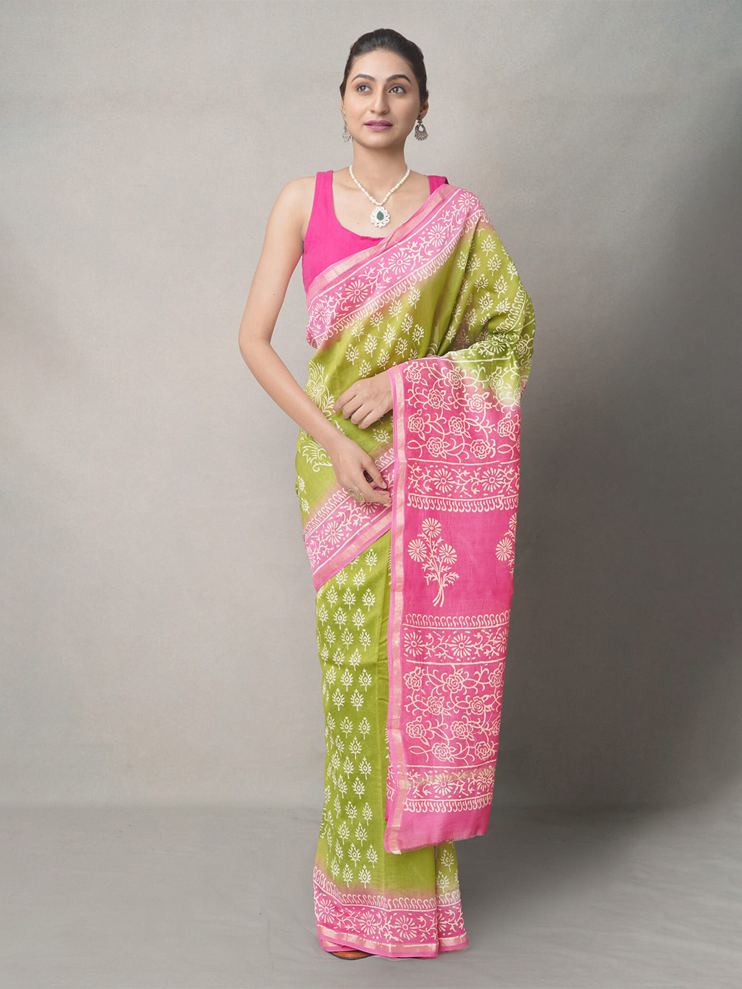 

Unnati Silks Green & Pink Ethnic Motifs Silk Blend Baluchari Saree