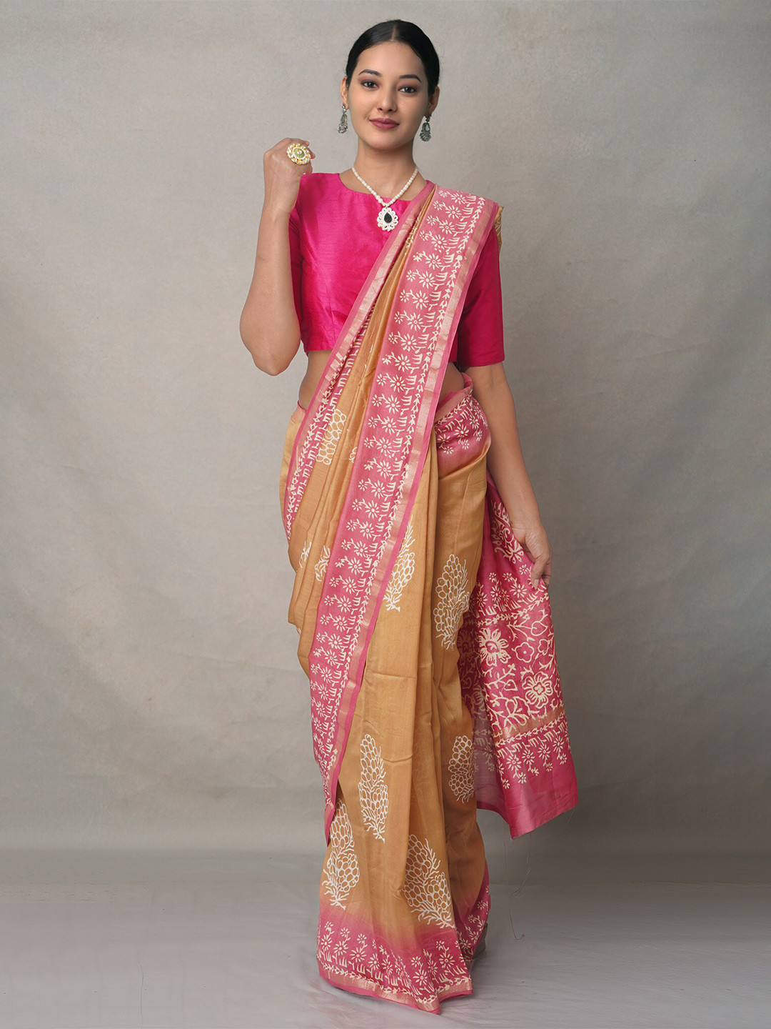 

Unnati Silks Brown & Pink Ethnic Motifs Silk Blend Baluchari Saree