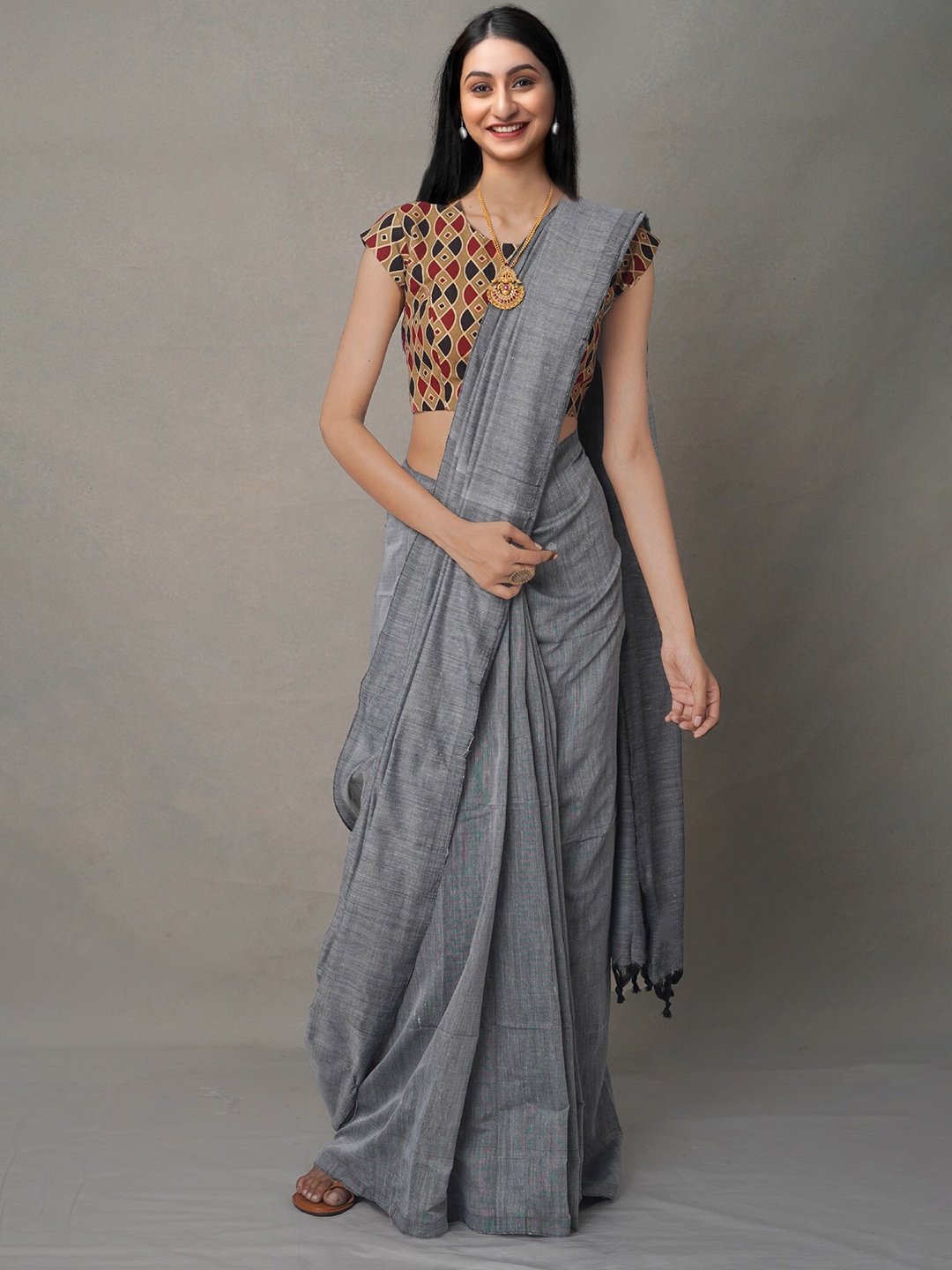 

Unnati Silks Grey & Maroon Woven Design Pure Linen Jamdani Saree