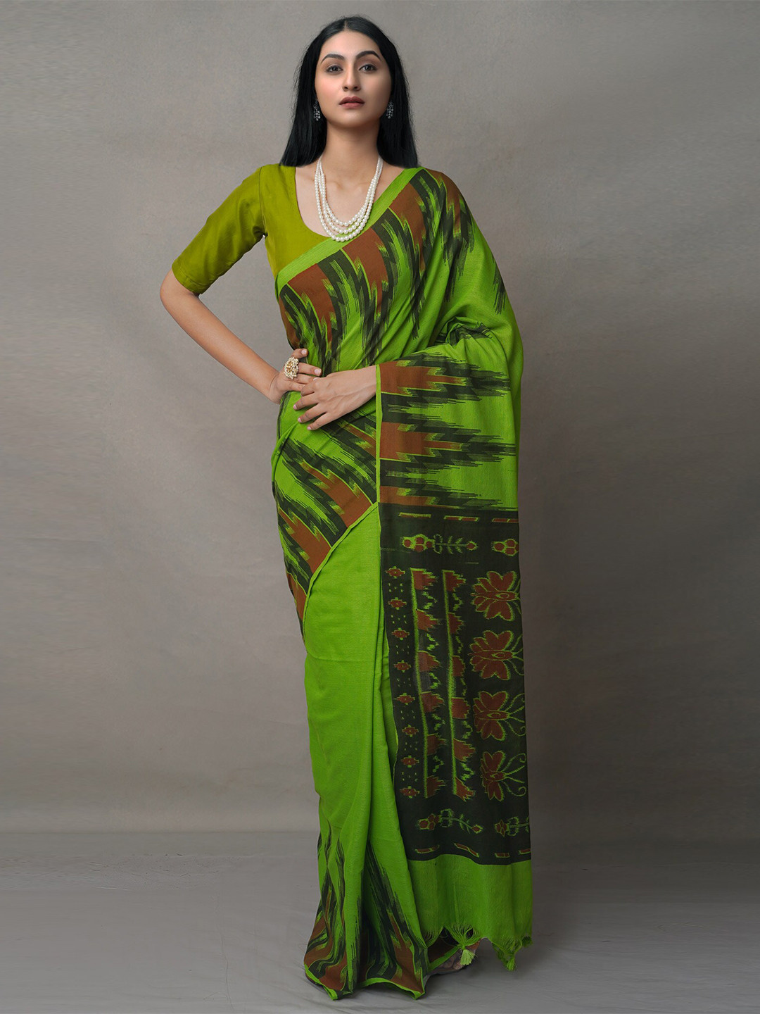 

Unnati Silks Green & Black Tie and Dye Pure Linen Jamdani Handloom Saree