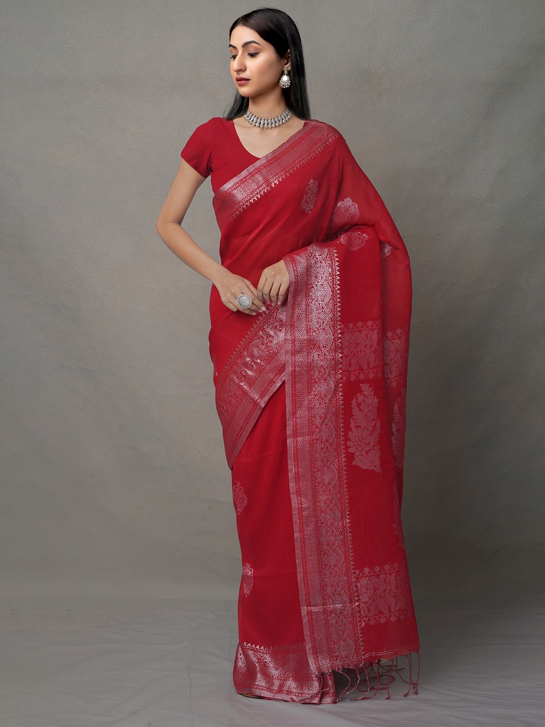 

Unnati Silks Red & Silver-Toned Woven Design Zari Silk Cotton Jamdani Saree