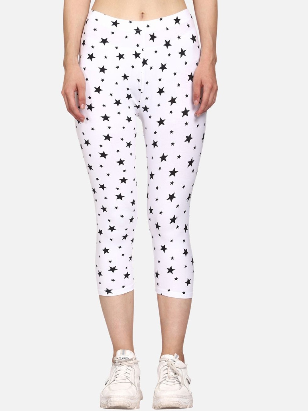 

Outflits Women White & Black Printed Capris