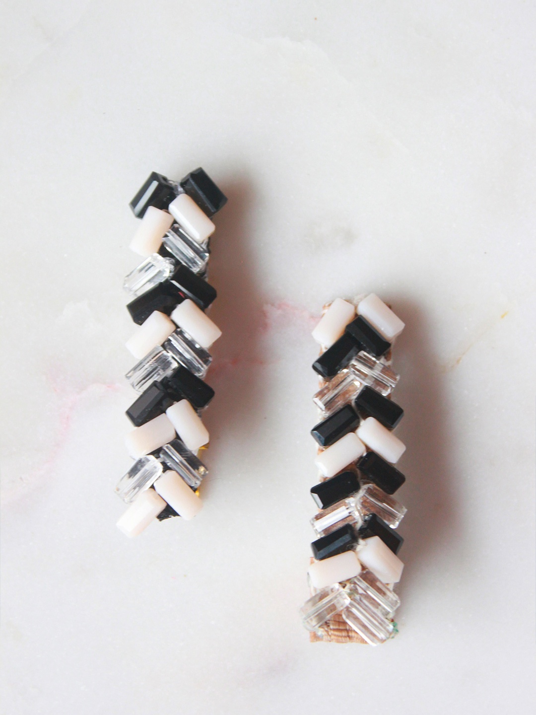

Choko Girls Black & White Alligator Hair Clip
