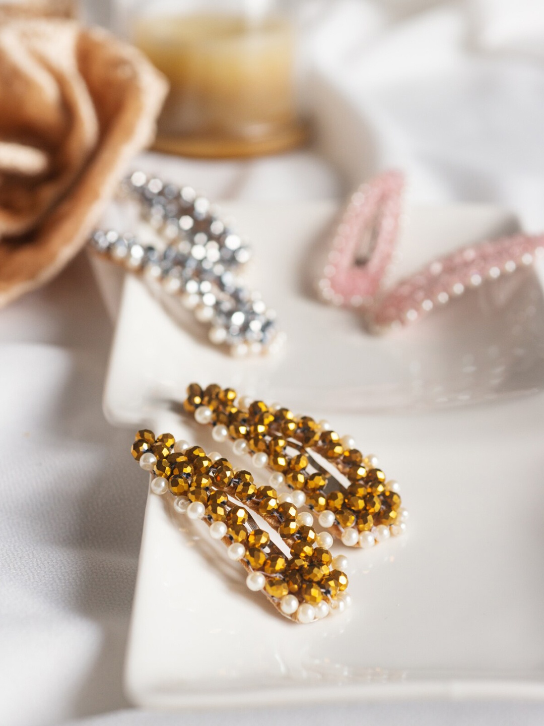 

Choko Girls Gold-Toned & White Set of 2 Embellished Tic Tac Hair Clip