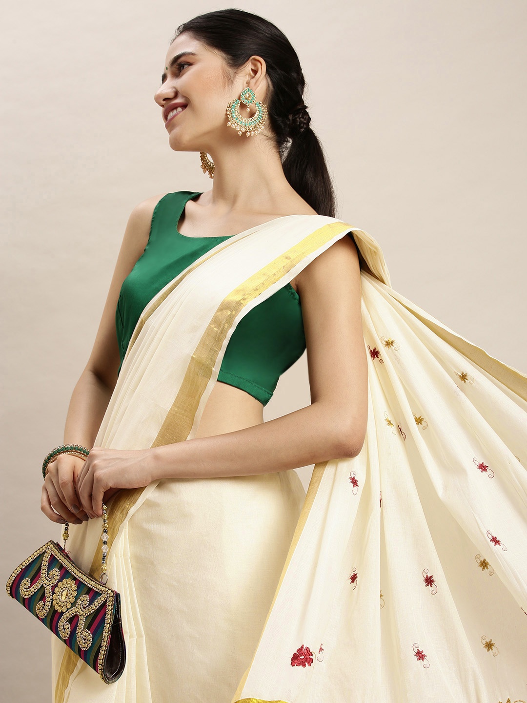 

Thara Sarees Off White & Gold-Toned Floral Embroidered Pure Cotton Kasavu Saree